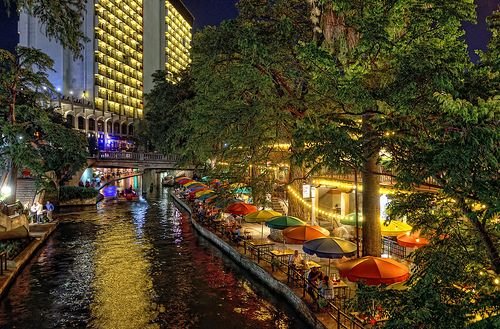 alt="San Antonio dining for first-time tourists"

